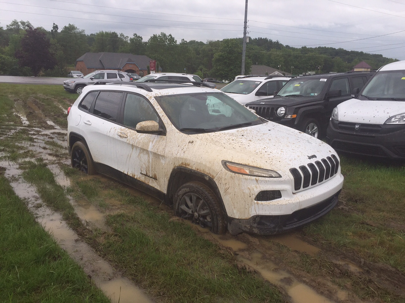 Illustration for article titled So how do the new Jeep Cherokee and Renegade do in the mud?